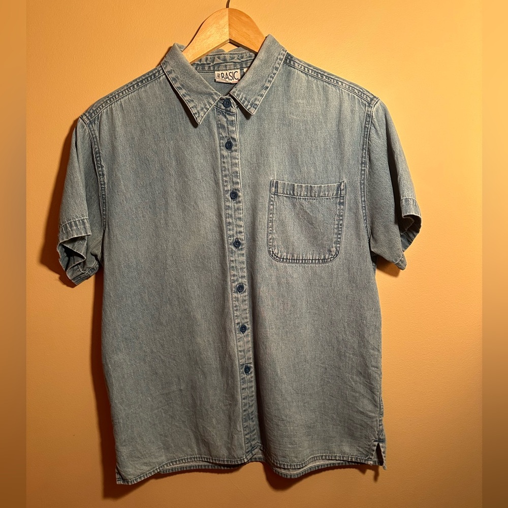 women’s vintage denim shortsheeve buttonup